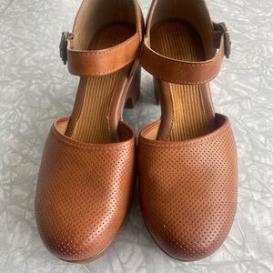 Women’s Clog style shoes